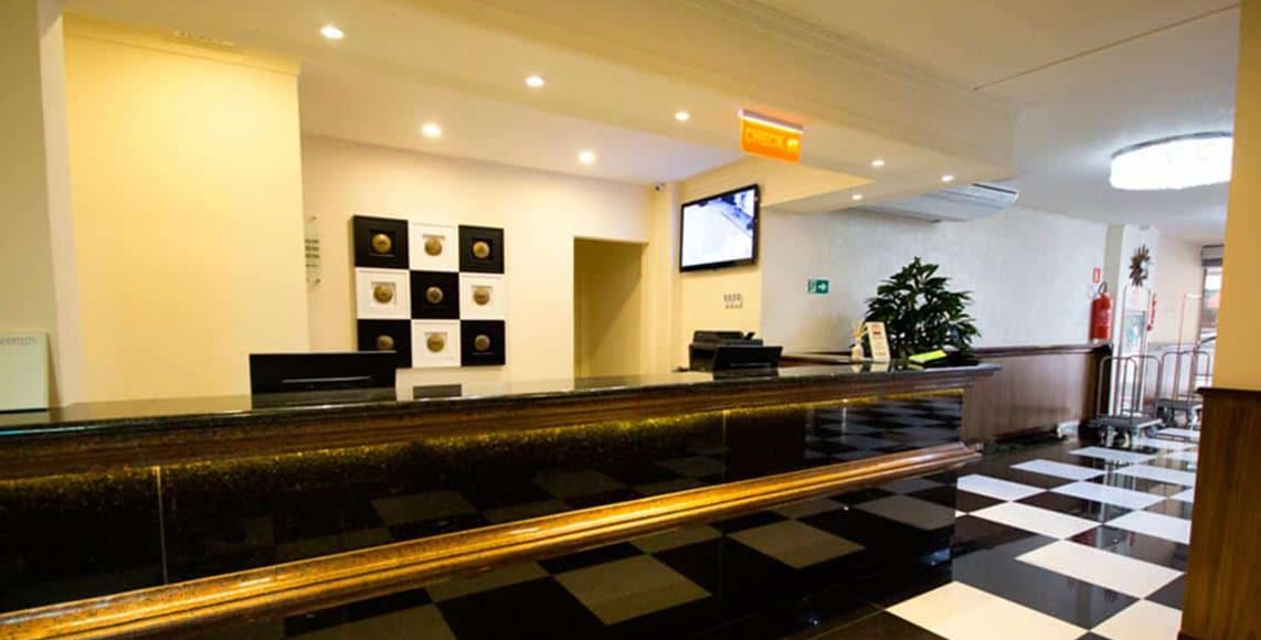 hall-bogari-02