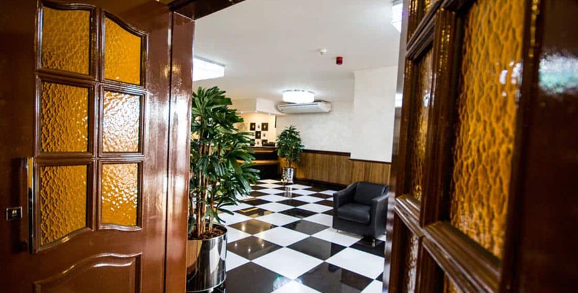 hall-bogari-03